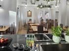 W hotelu znajduje się odnowiona restauracja
