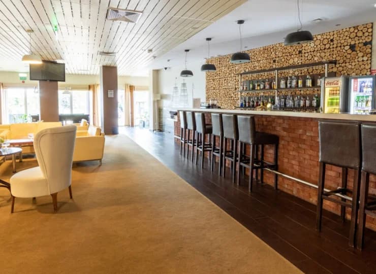 W hotelu znajduje się także przyjemny drink bar